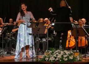 Vanessa Goikoetxea derrocha musicalidad en una noche única acompañada por la OSG
