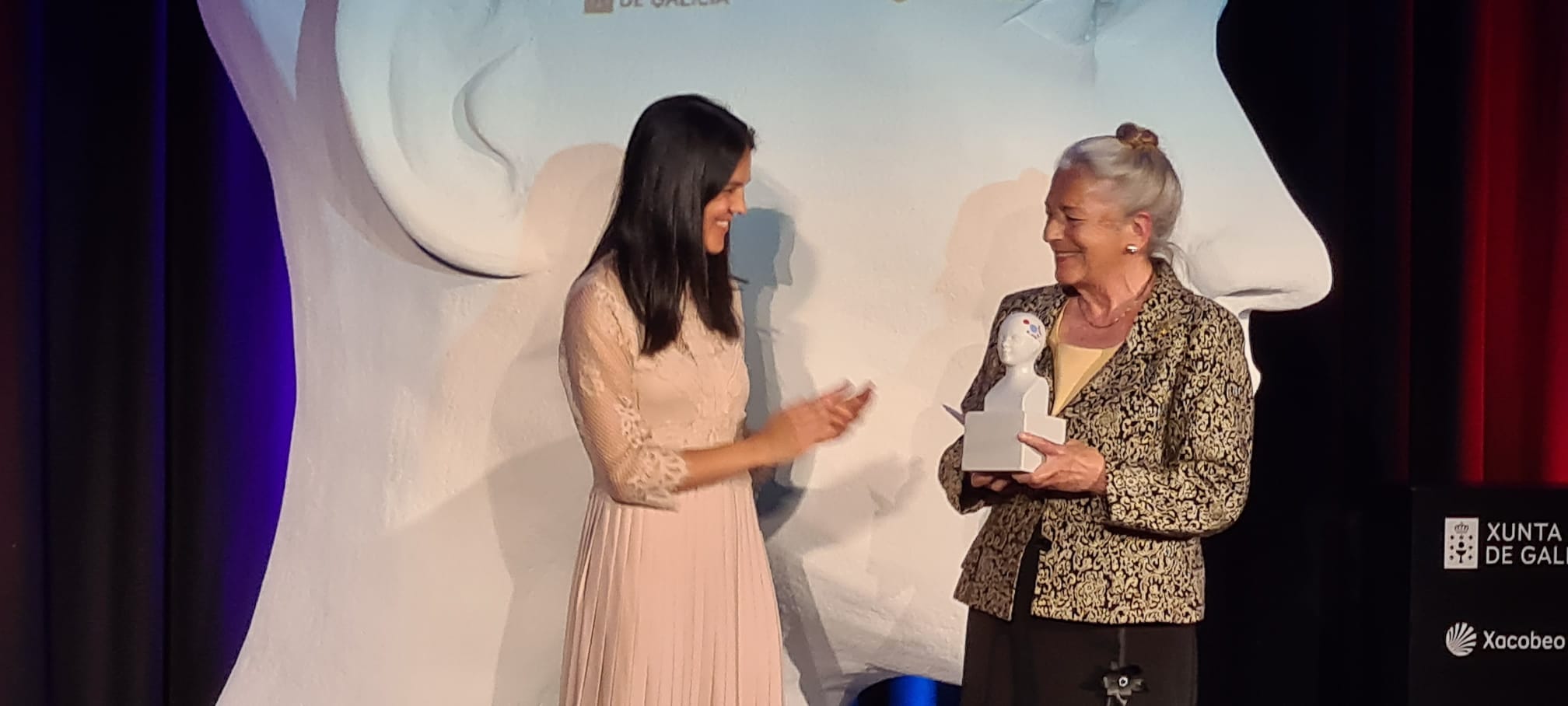 Natalia Lamas recibe el premio de la Cultura Gallega 2021 en el ámbito musical