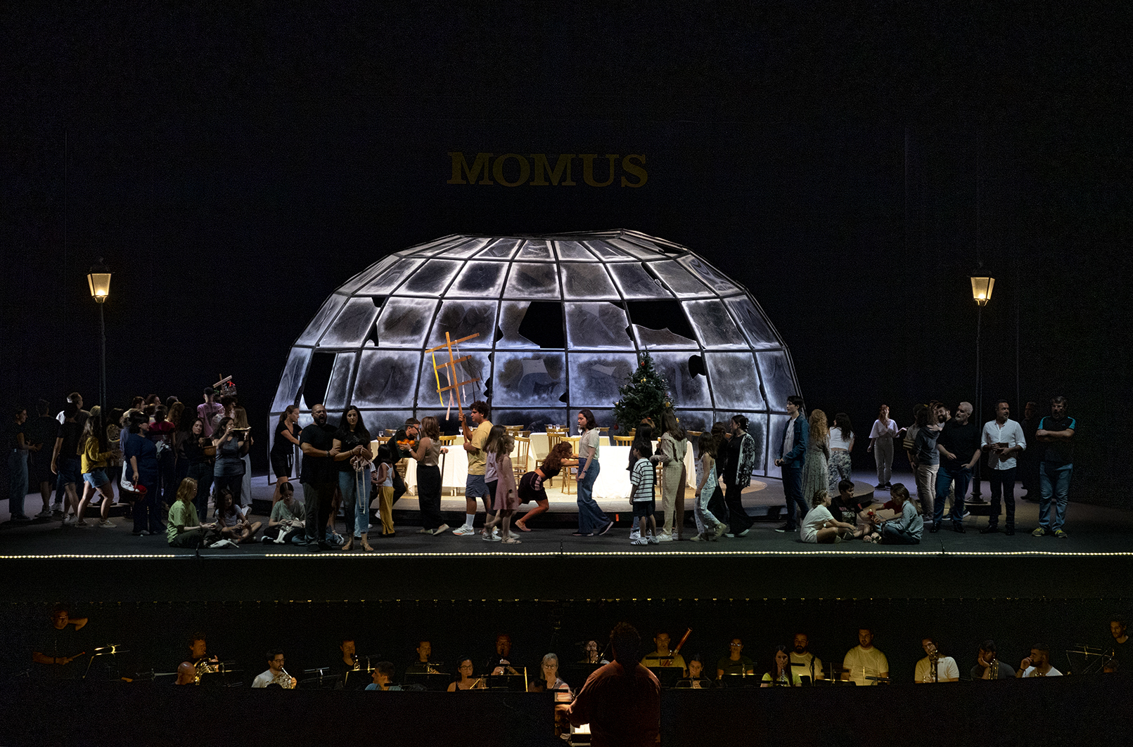 Doscientos profesionales dan vida al París del siglo XIX en «La Bohème», con la que se inicia la Temporada Lírica