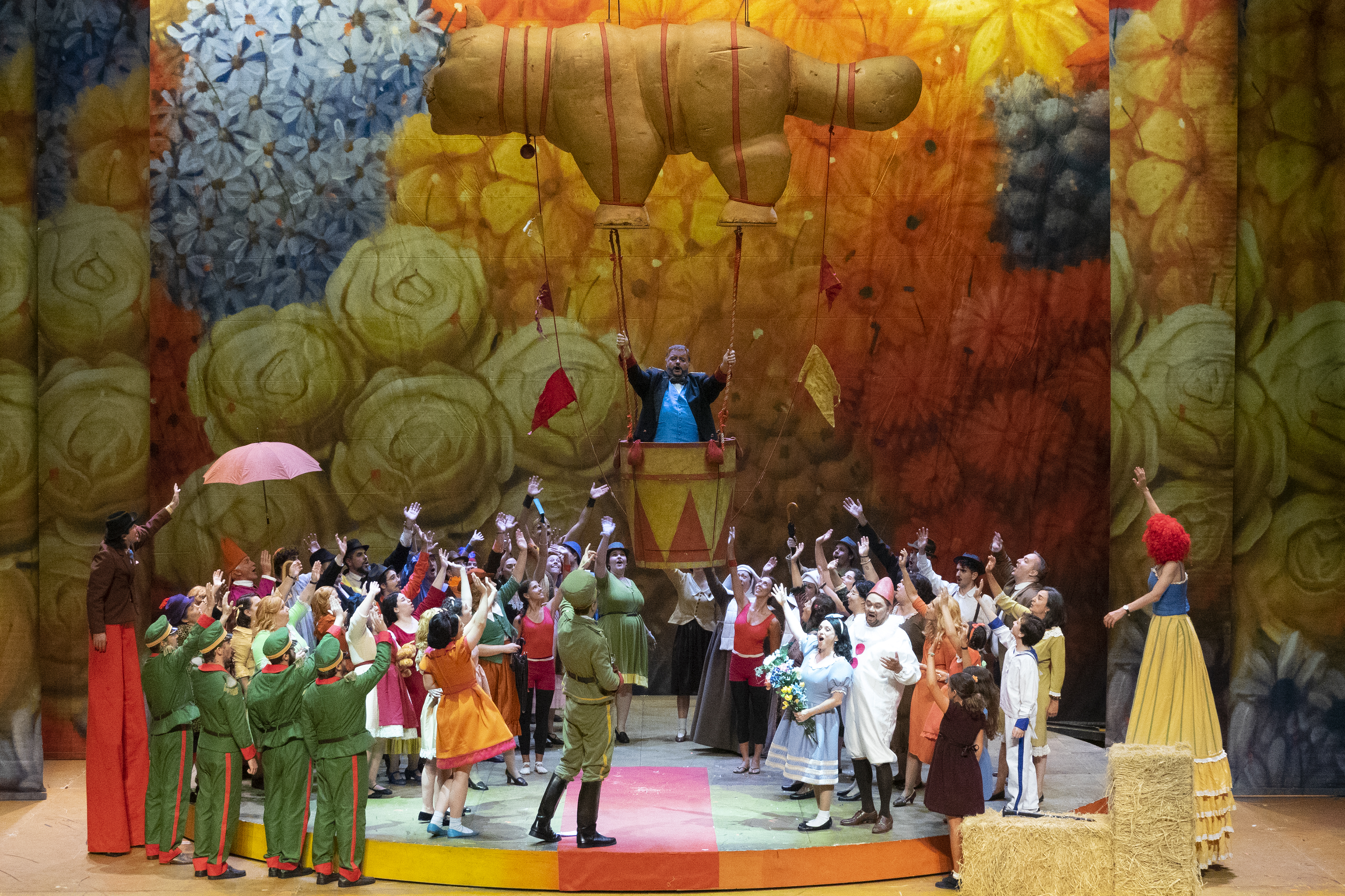 La temporada lírica convierte el Teatro Colón en un cuadro de Botero con el «L´elisir d´amore» protagonizado por Ruth Iniesta y Ramón Vargas