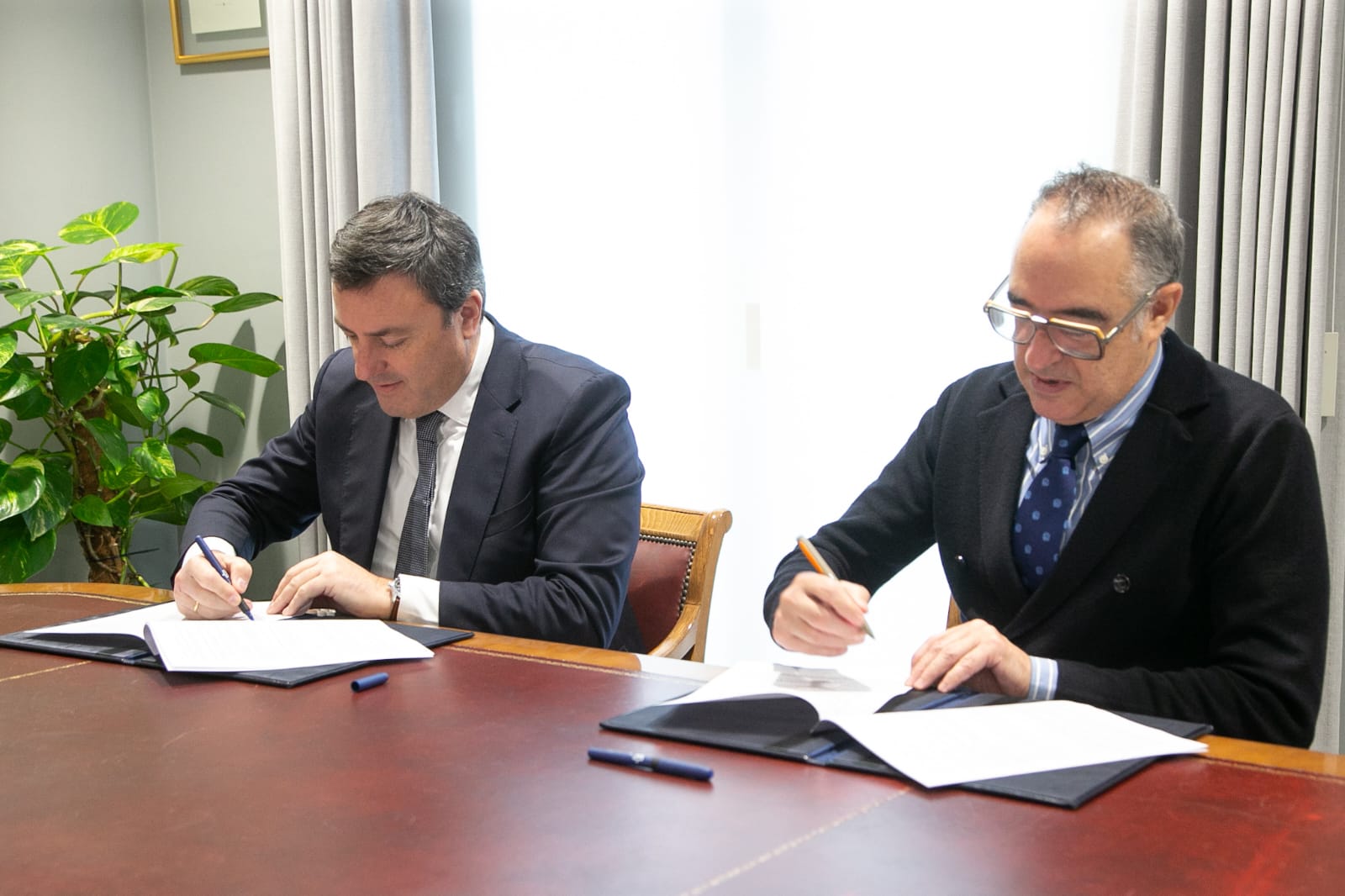 Amigos de la Ópera firma con la Deputación el convenio por el que colabora con 90.000 en la Temporada 2025